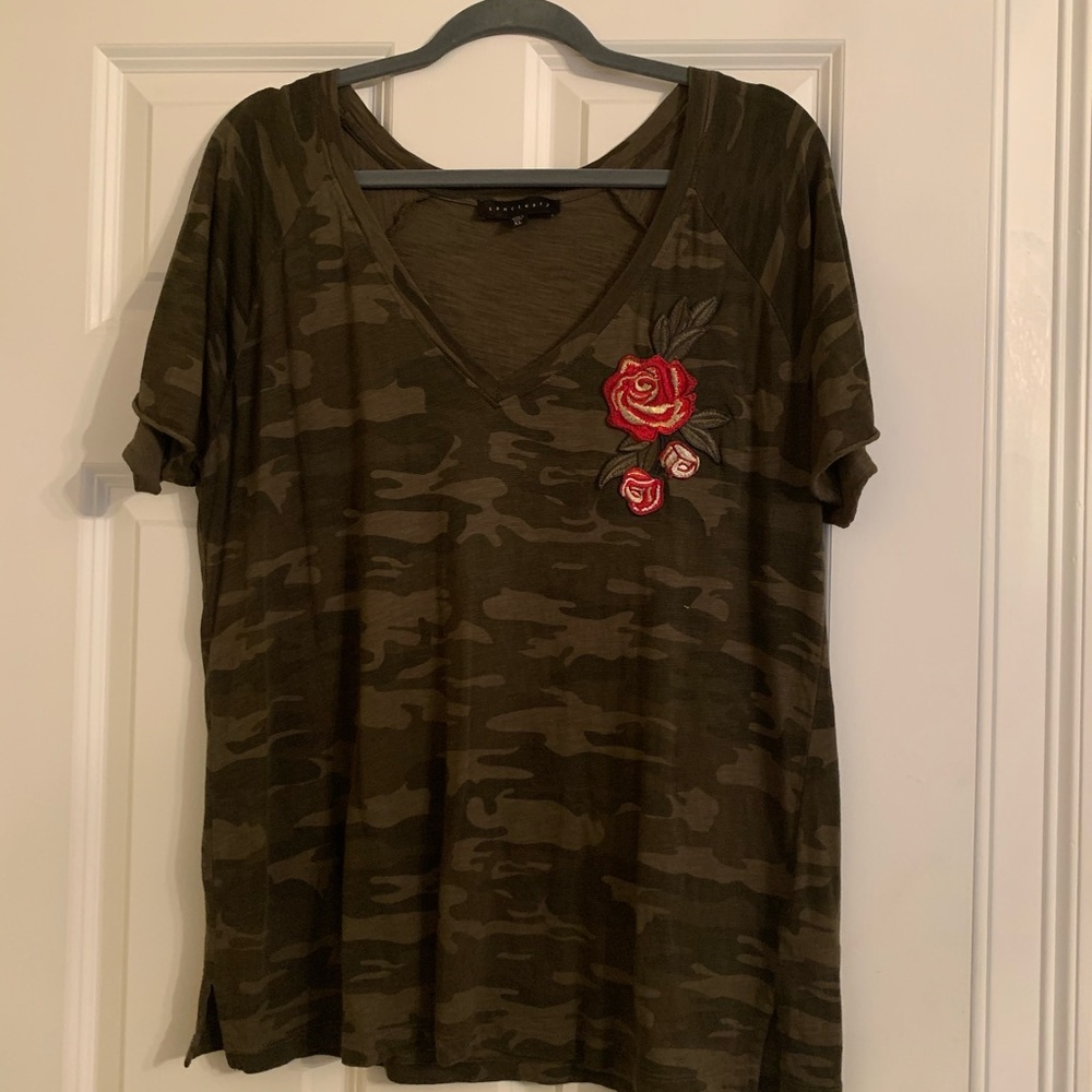Sanctuary Camoflauge and Rose V-neck tee